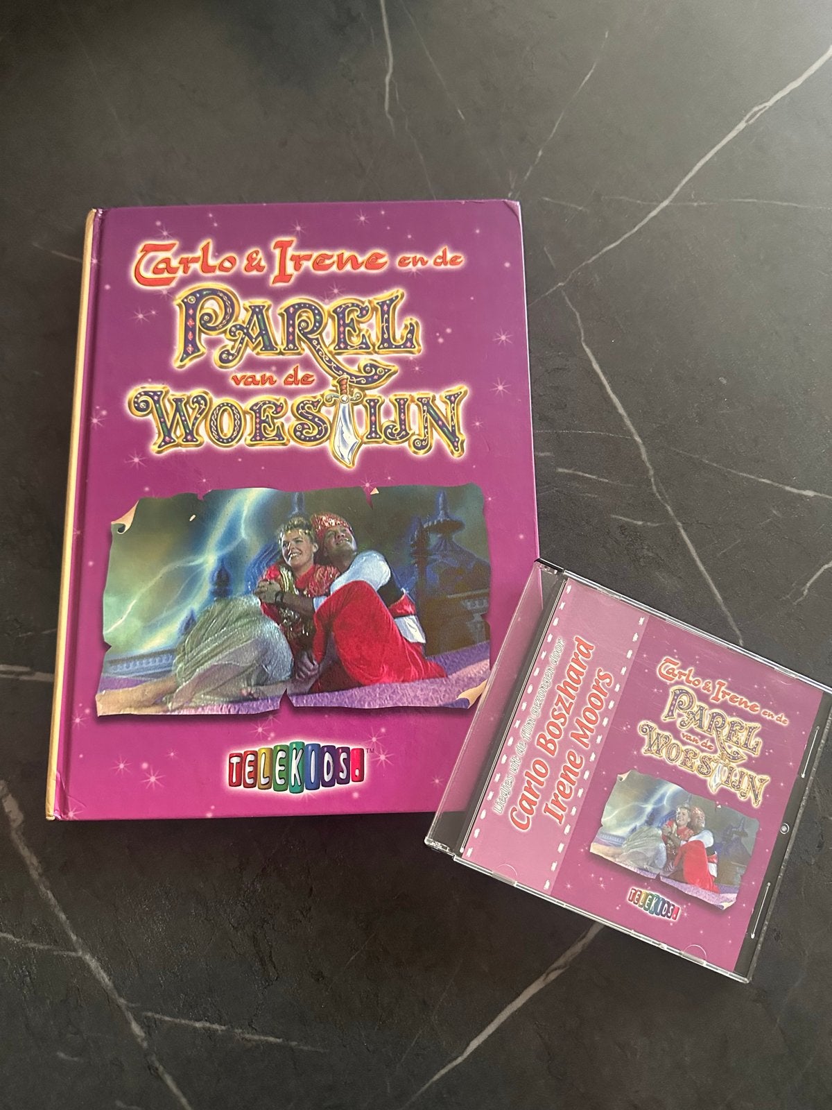 Carlo & Irene en de Parel van de Woestijn (Boek & CD), Cd's en Dvd's, Gebruikt, Ophalen of Verzenden, 6 tot 9 jaar, Album