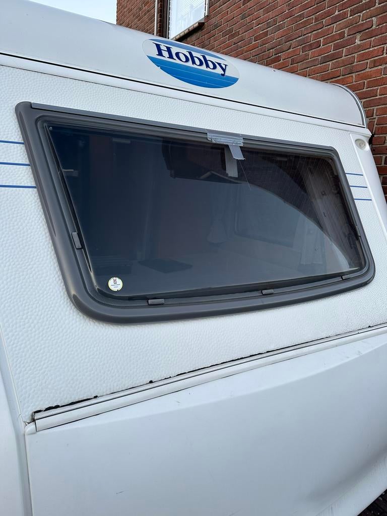 Gezocht: Voorraam Hobby 400 caravan (bouwjaar 2005), Caravans en Kamperen, Ophalen of Verzenden, Gebruikt