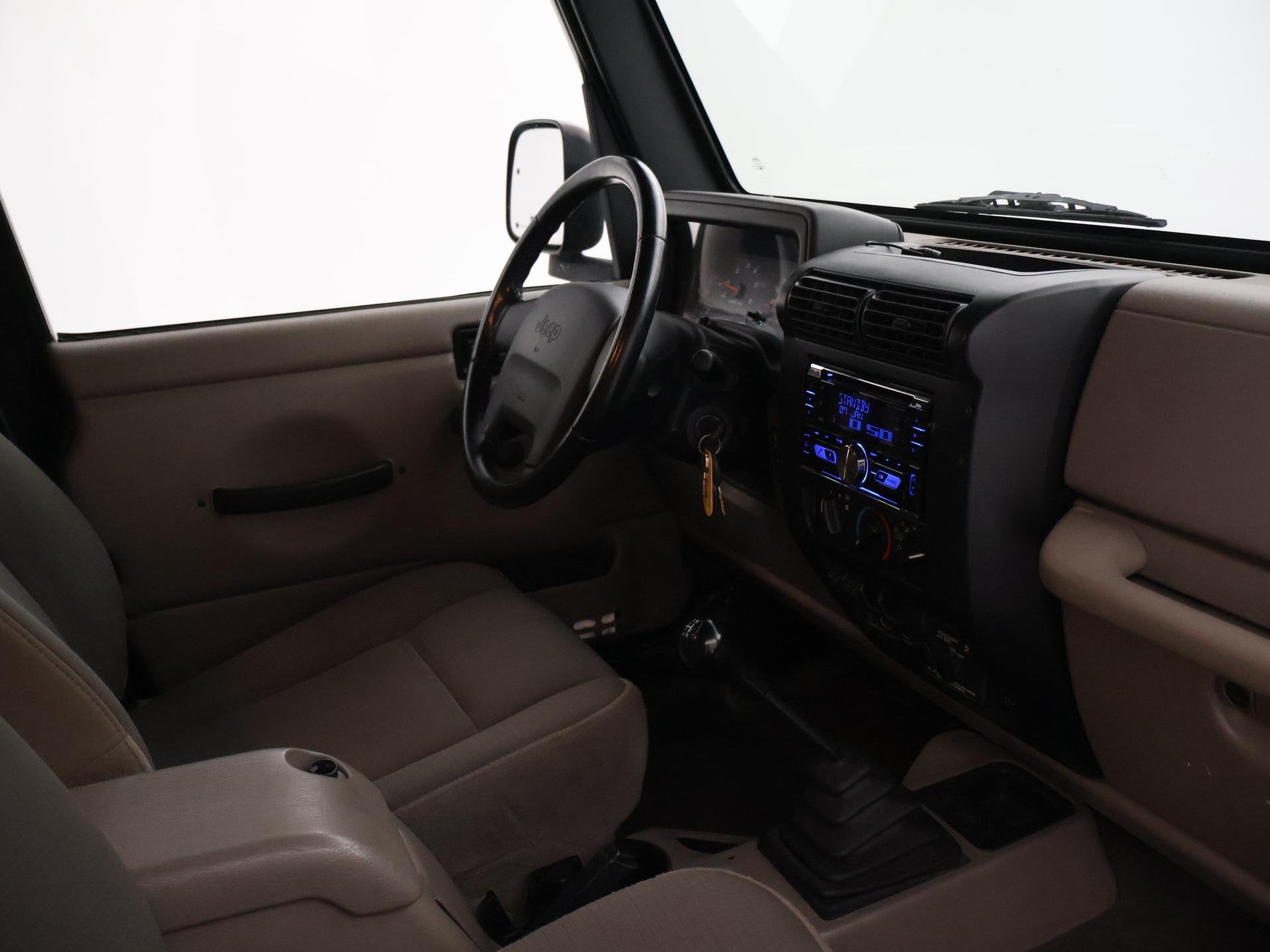 Jeep Wrangler 4.0i 6-CILINDER 4X4 SOFTTOP SAHARA | AIRCO | A, Auto's, Gebruikt, Bluetooth, 4 stoelen, 1920 kg