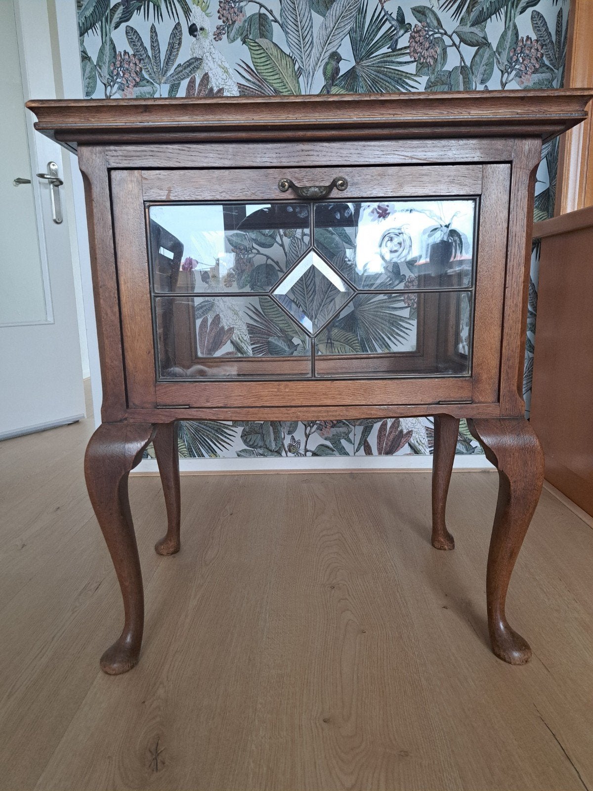 Theekastje Antiek, Ophalen