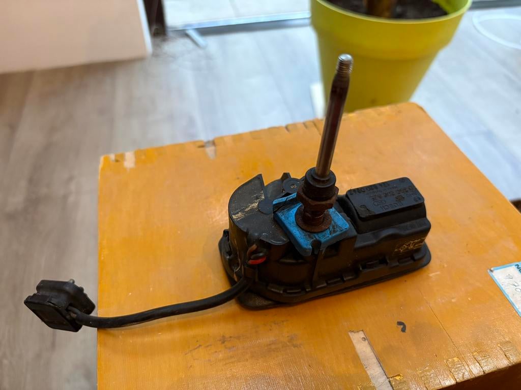 Merc. koplampwisser motor LINKS (Bosch – W124 / W126 / W201, Ophalen