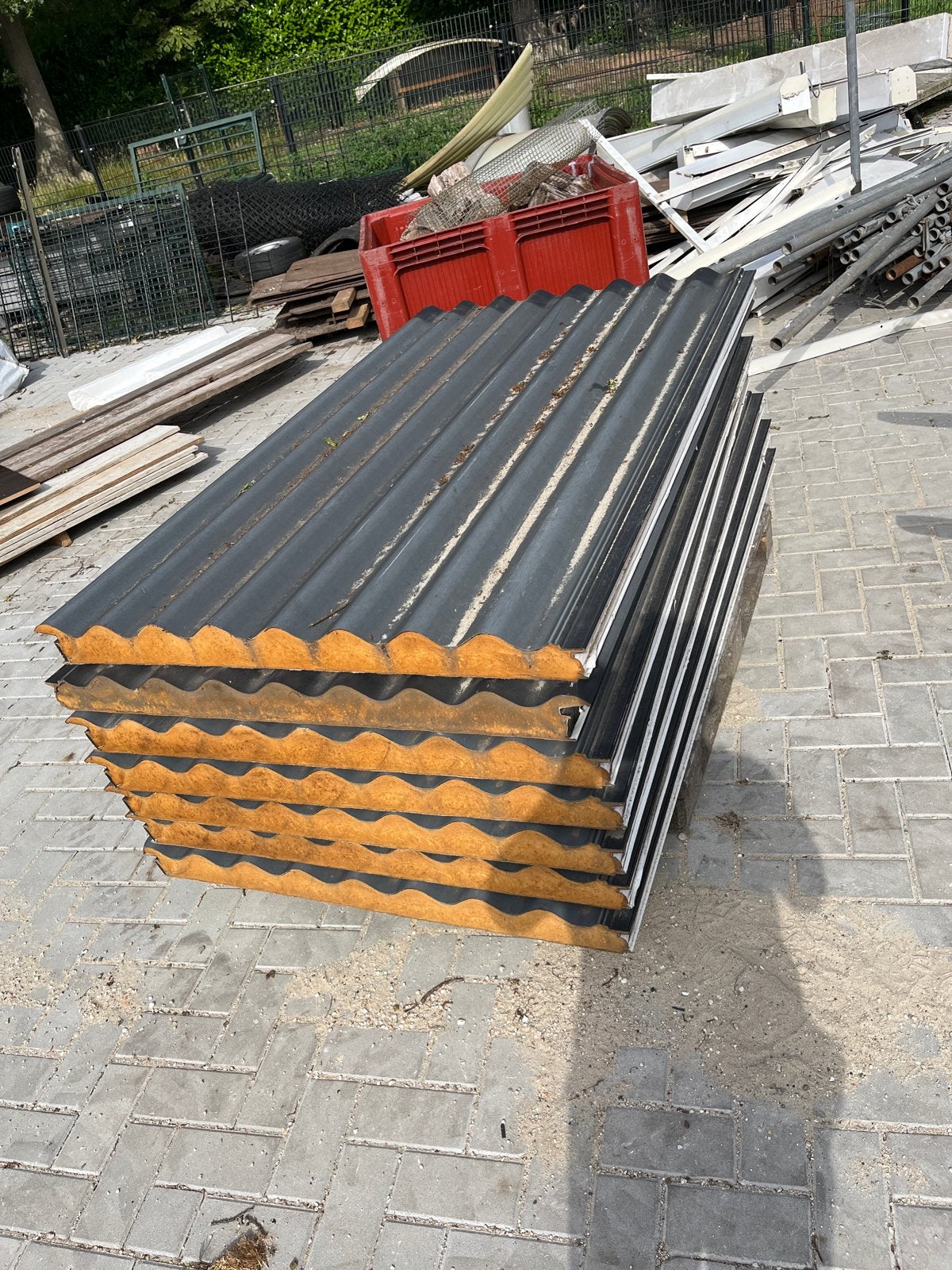Geïsoleerde golfplaten voor dak of wand, Doe-het-zelf en Verbouw, Gebruikt, Zwart, Ophalen of Verzenden, 15 m² of meer