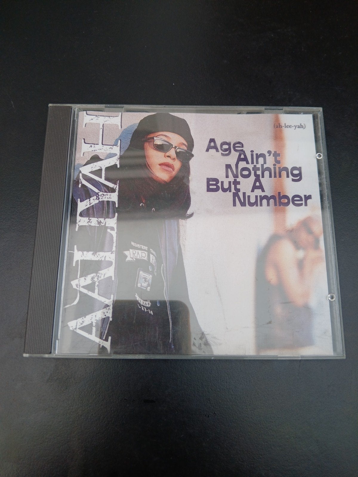 Aaliyah - Age Ain't Nothing But A Number CD, Gebruikt, Inclusief boekje, Ophalen of Verzenden, R&B