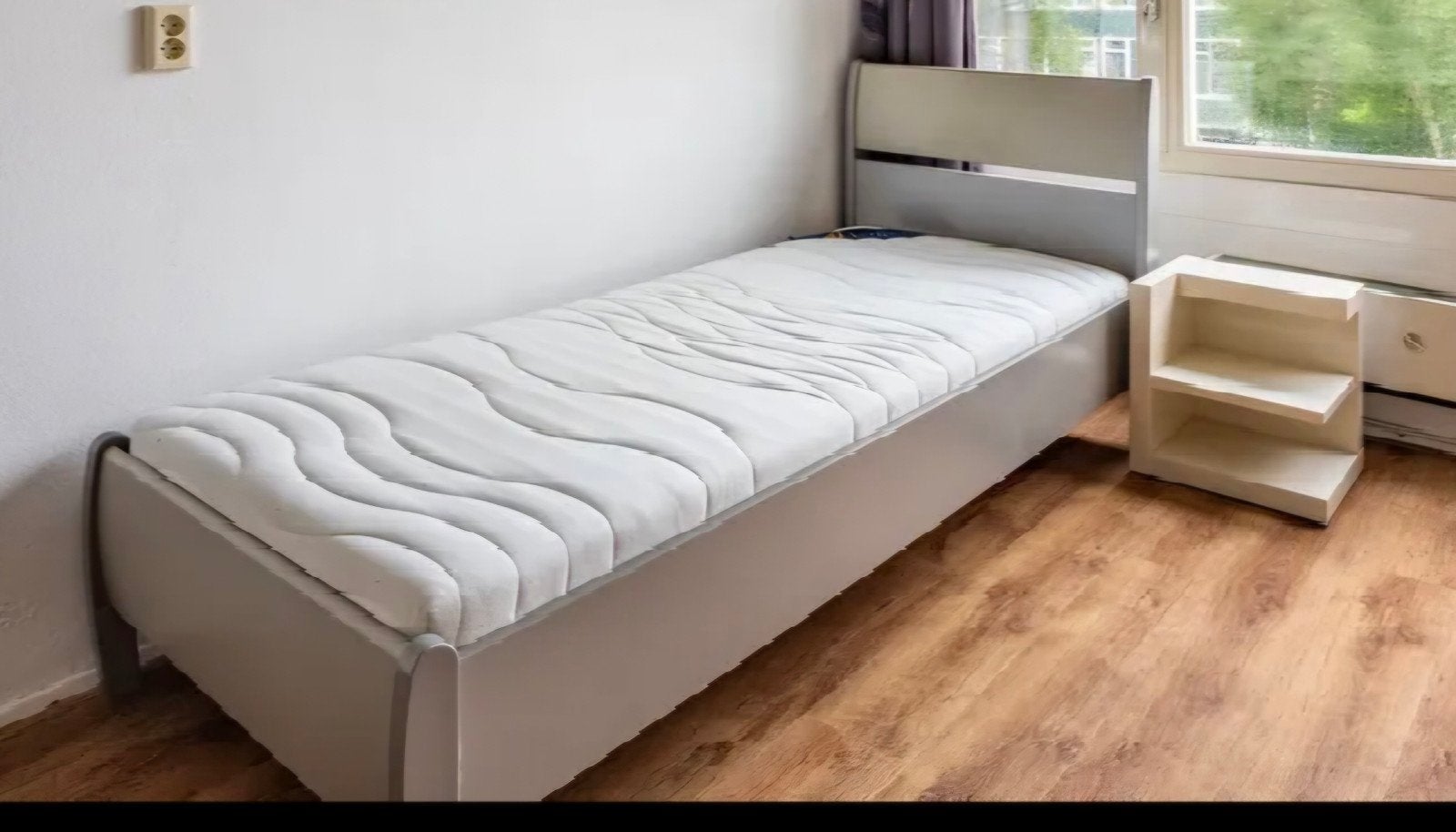 1 pesroonsbed, Ophalen, 90 cm, Eenpersoons, Zo goed als nieuw