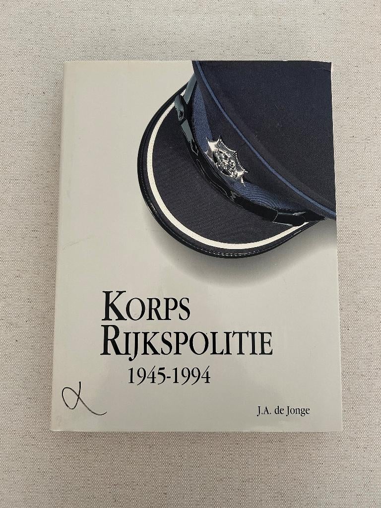 Boek Korps Rijkspolitie 1945-1994, J.A. de Jonge, 224 blz., Boeken, Zo goed als nieuw, J.A. de Jonge, Ophalen, 20e eeuw of later