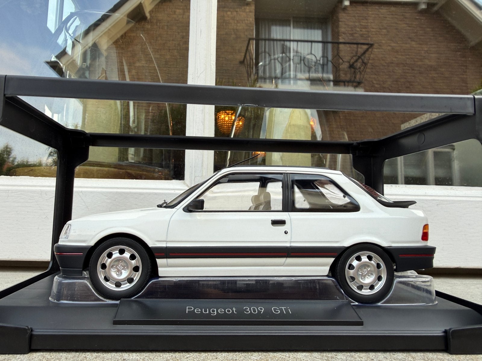 1:18 Peugeot 309 GTi wit 1988 Norev 184888, Auto, Norev, 70-72 Av. de Bohlen, Vaulx-en-Velin, 69120, France, Norev