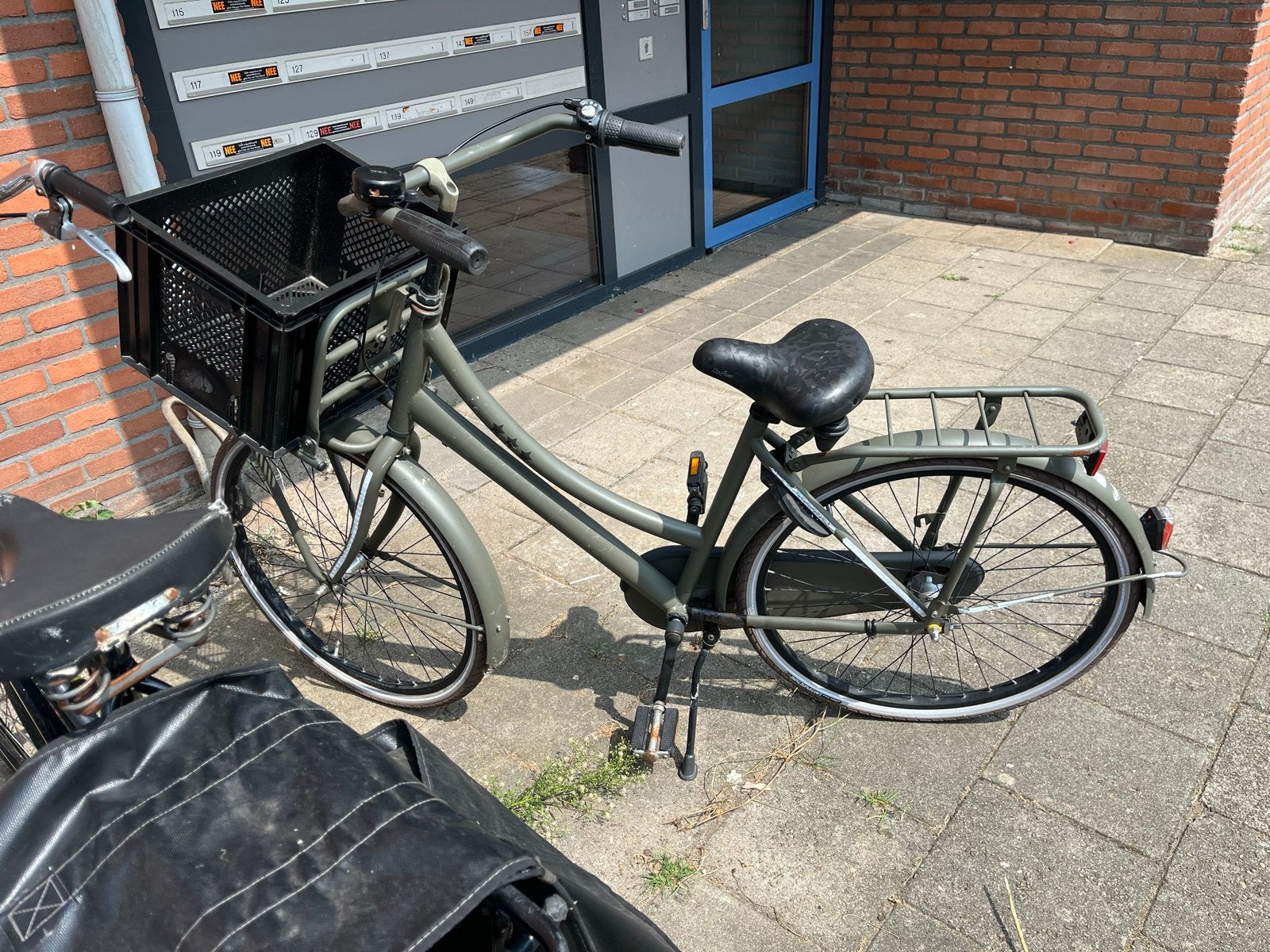 26 inch legergroene fiets met voordrager en krat, Terugtraprem, Gebruikt, Versnellingen, Minder dan 47 cm