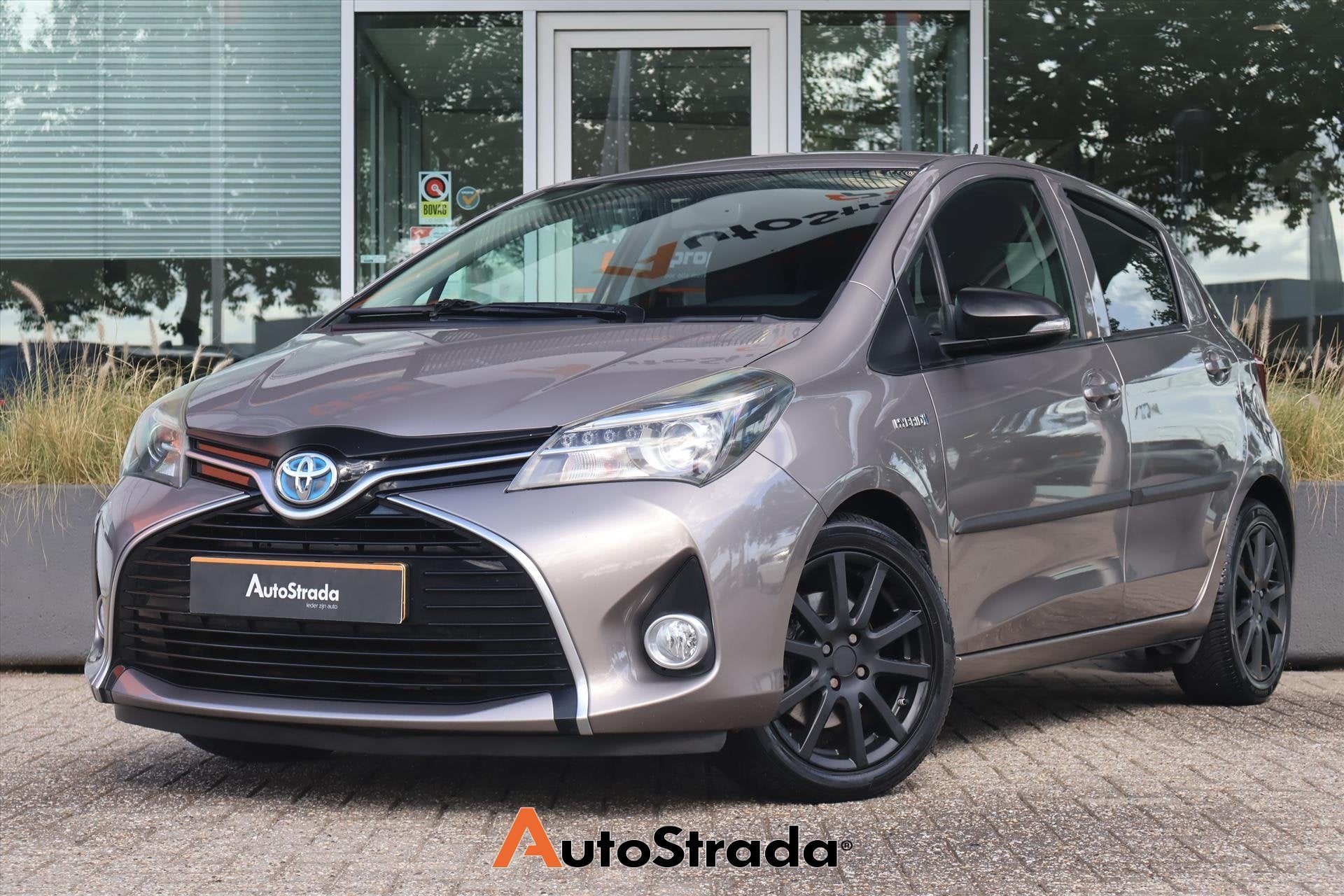Toyota Yaris 1.5 Hybrid 5DRS 75pk | Camera | Navi | Cruise |, Auto's, Dealer onderhouden, Gebruikt, 4 cilinders, Met garantie (alle)