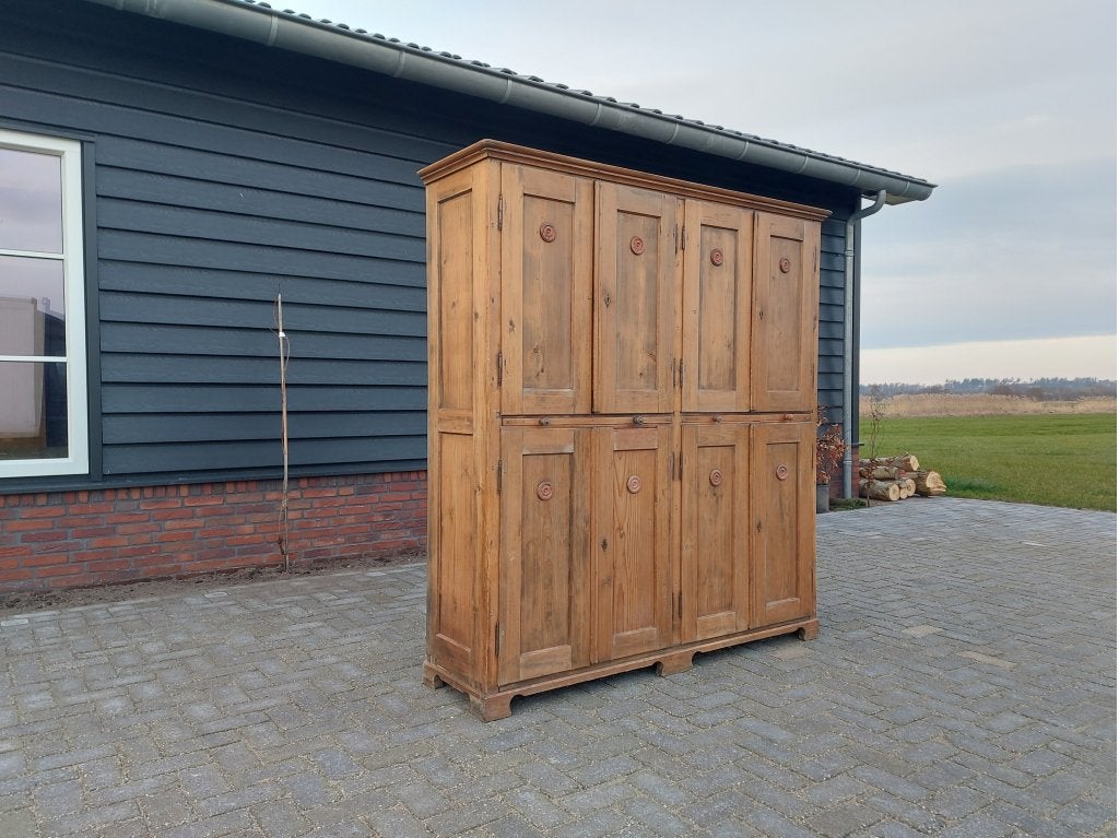Grenen buffetkast 8 deuren 4 plateaus – direct leverbaar