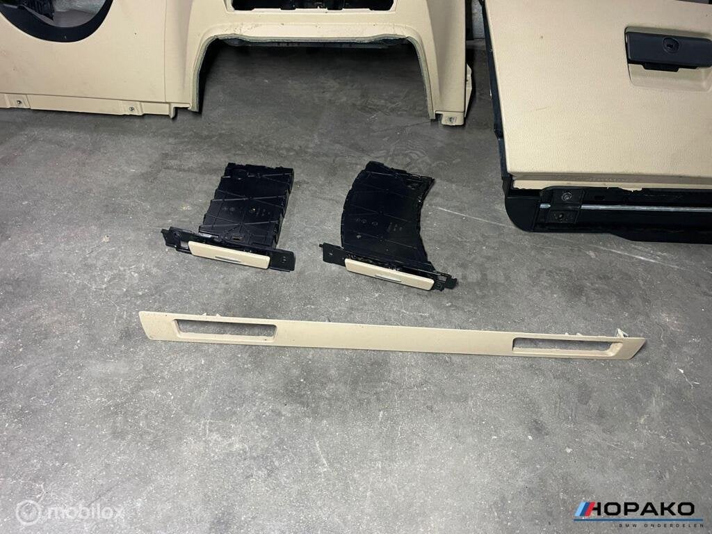 Dashboard + bekerhouders BMW 3 serie E90 E91 E92 E93 | beige, Gebruikt, Einsteinlaan 5 rijswijk, Bmw, Ophalen of Verzenden