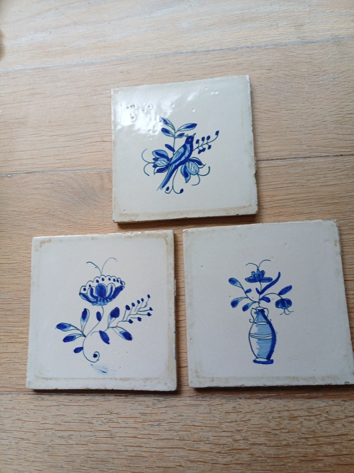 Set van 3 antieke Delfts blauwe tegels met vogel en bloemen, Ophalen of Verzenden