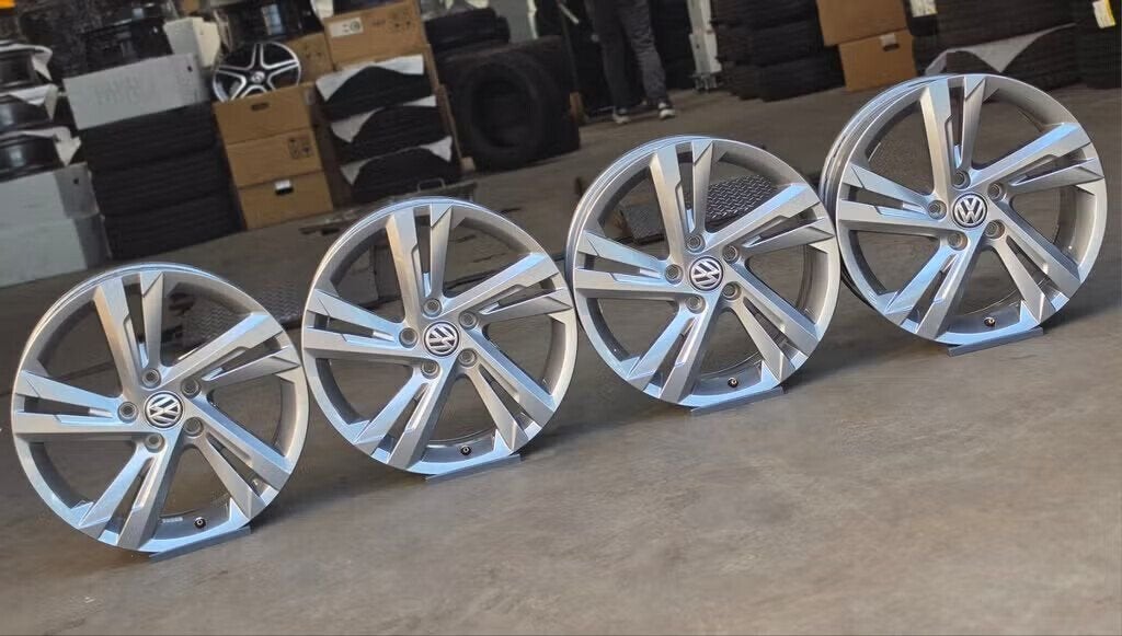 Nette 17" Orig Volkswagen R line Valencia Velgen 5x112 Troc, Gebruikt, Velg(en), -, -
