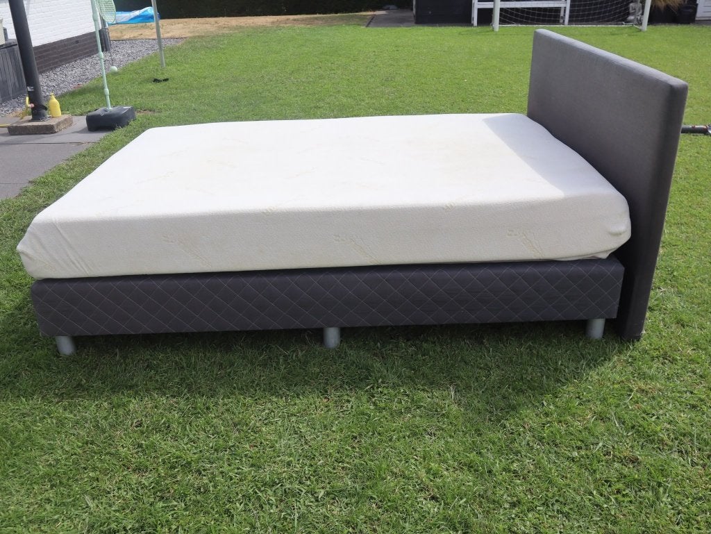 TEMPUR tweepersoons boxspring met hoofdbord – 140 x 200 cm, Ophalen, Gebruikt, 140 cm, Twijfelaar