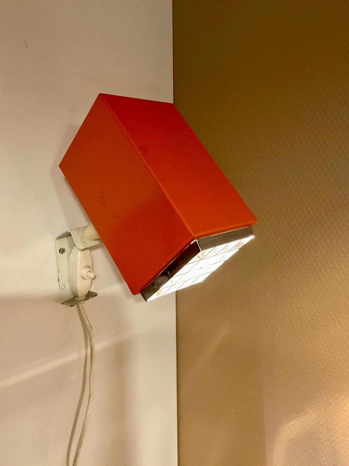 Twee vintage Elidus wandlampen Hans-Agne Jakobsson De Kubus, Bedlamp, Oranje, E14 (klein), Ophalen of Verzenden