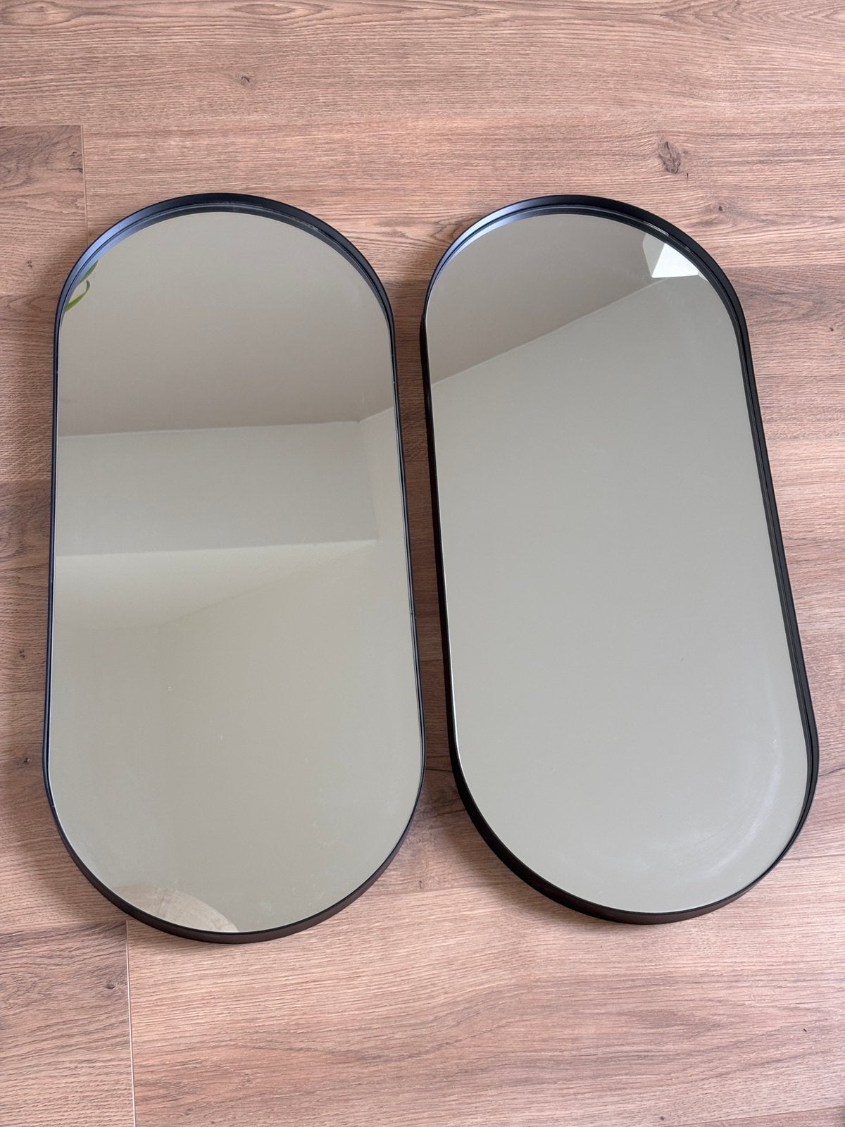 Set van twee ovale spiegels met een zwarte rand, Huis en Inrichting, Woonaccessoires | Spiegels, Ophalen, Minder dan 50 cm, Zo goed als nieuw