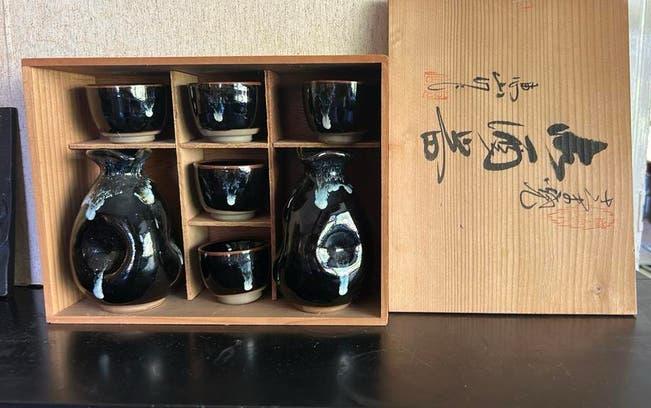 Mooie keramische sake set met karaffen en kopjes, Ophalen of Verzenden, Keramiek, Overige stijlen, Kop(pen) en/of Schotel(s)
