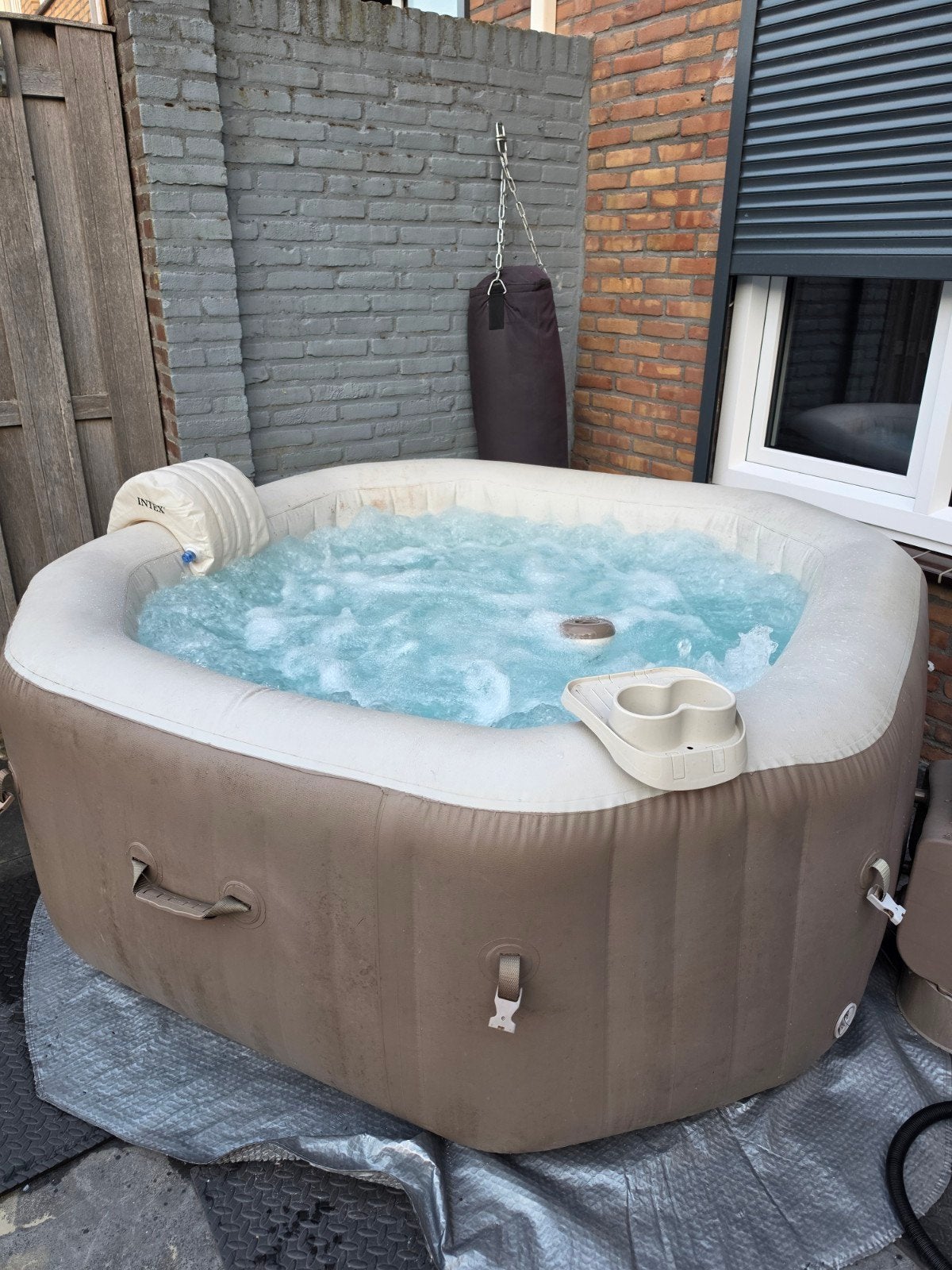 Intex Opblaasbare Jacuzzi, Ophalen, Gebruikt, Afdekzeil, Opblaasbaar