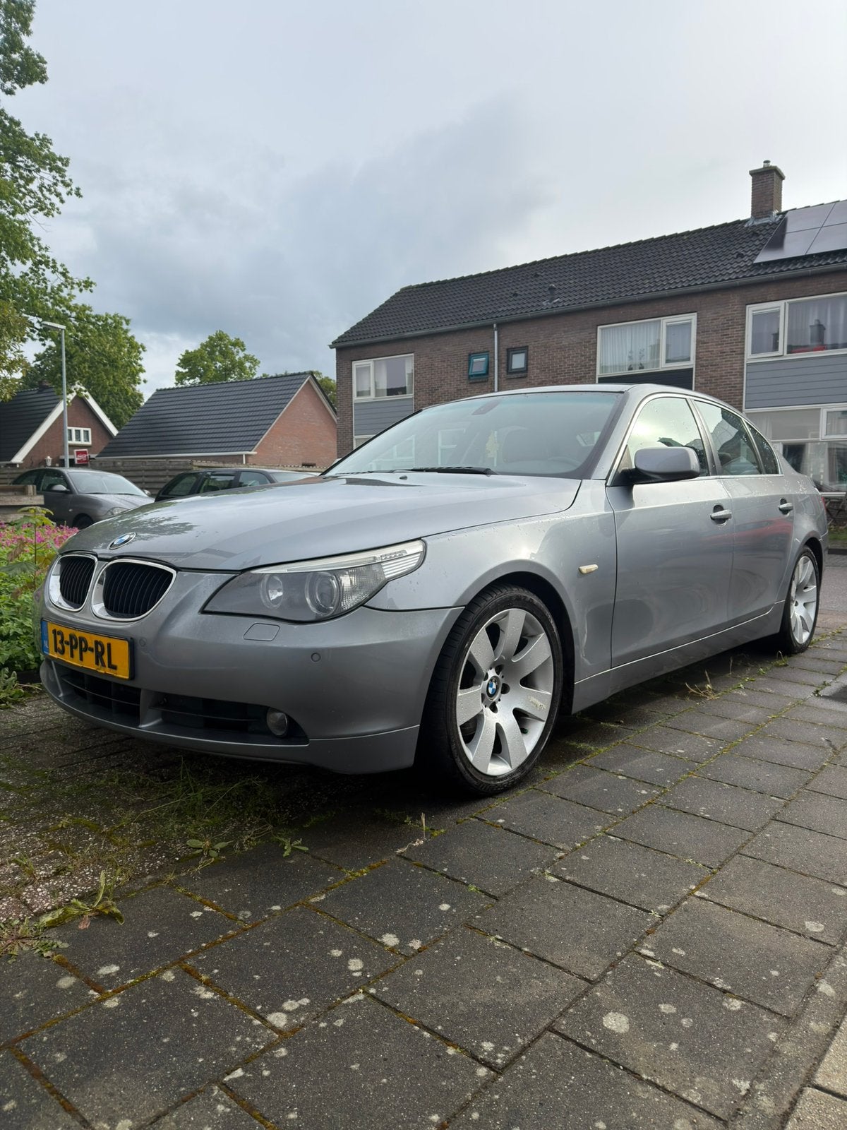BMW 5-Serie 3.0 I 530 AUT 2004 Grijs, Automaat, Achterwielaandrijving, 2000 kg, Bruin