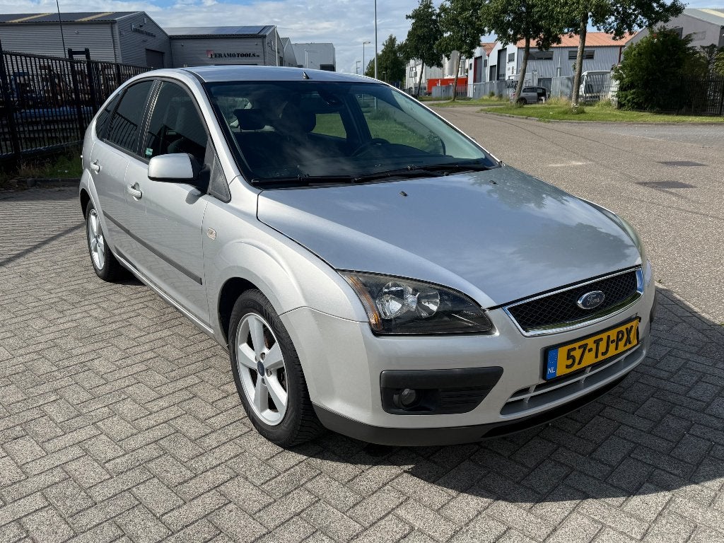 Ford Focus 1.6-16V Futura | Cruise | Airco | NAP | Trekhaak, Auto's, Ford, 1596 cc, 625 kg, Zwart, 4 cilinders
