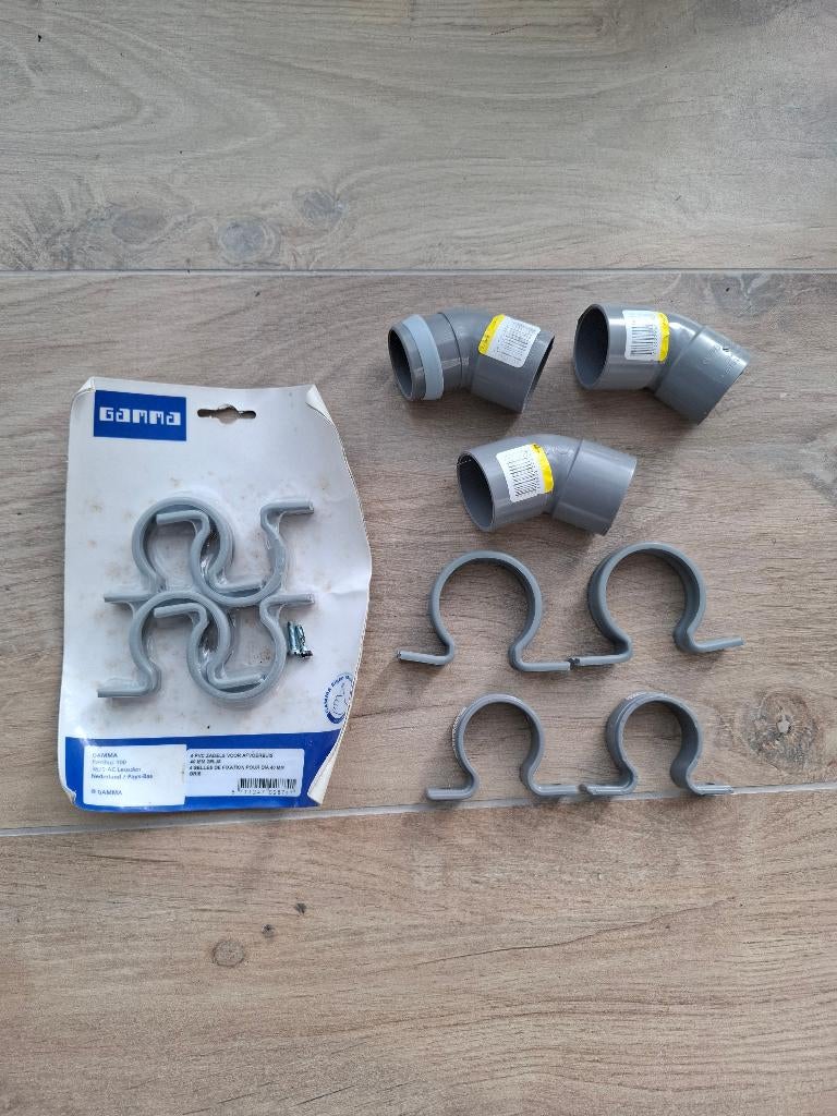 PVC afvoer 40 mm – bochten + buisbeugels (set, Gamma), Doe-het-zelf en Verbouw, Buizen en Afvoer, Afvoer, Pvc, Nieuw, Ophalen of Verzenden