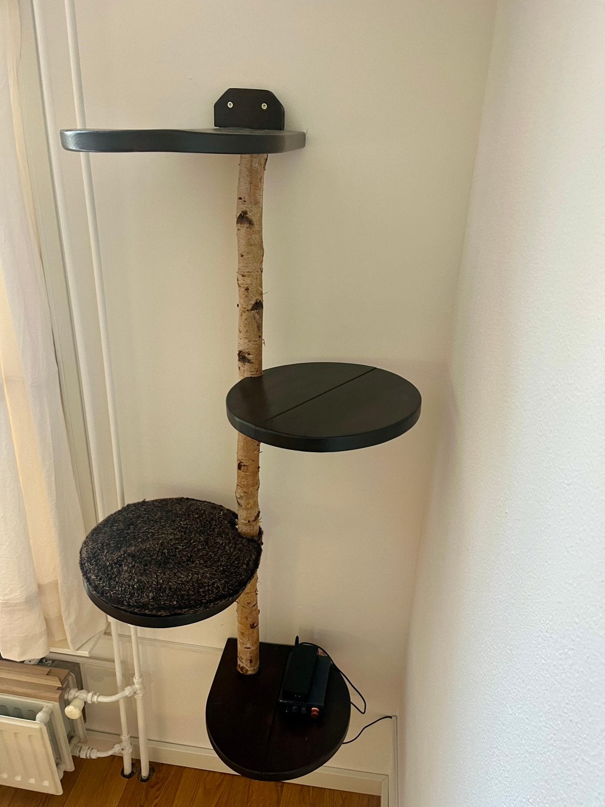 Krabpaal wandbevestiging hout, Ophalen, Zo goed als nieuw, Krabpaal