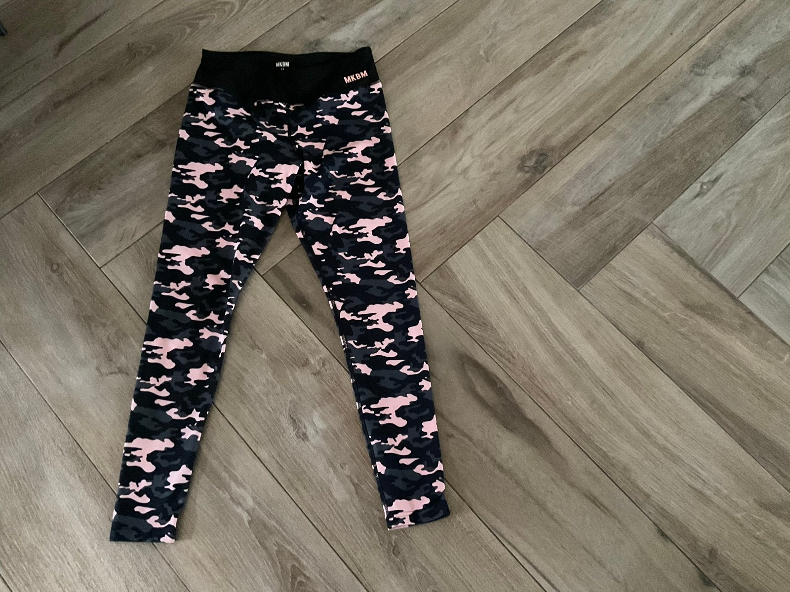 Nieuwe MKBM sportlegging - roze/zwart camouflageprint, Kleding | Dames, Leggings, Maillots en Panty's, Legging, Maat 36/38 (S)