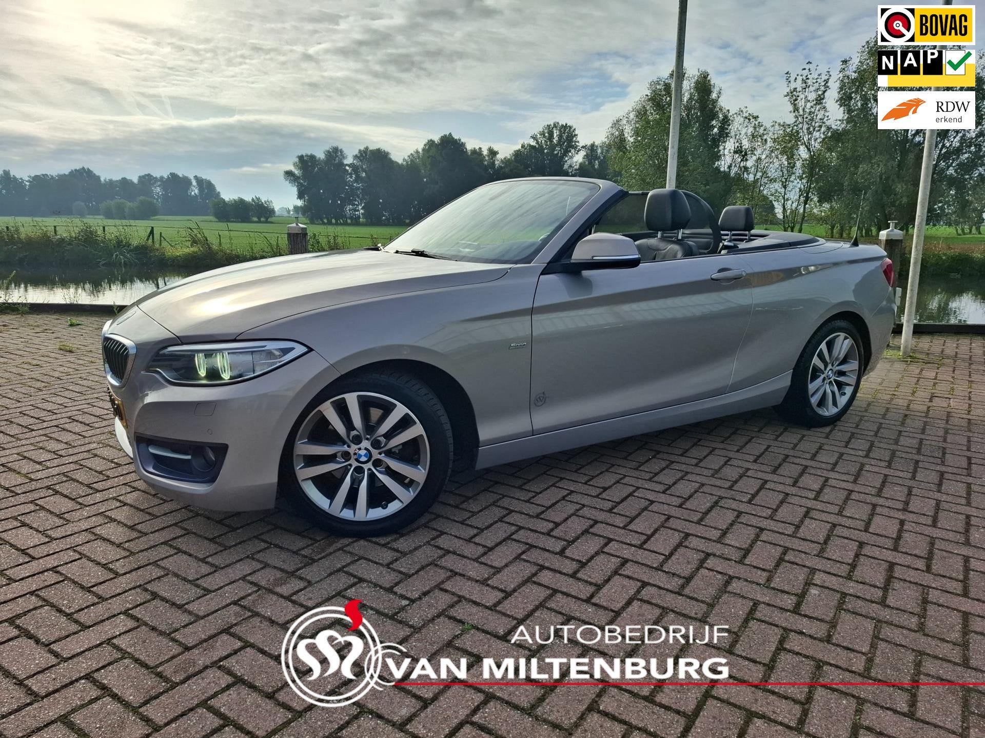 BMW 2-serie Cabrio 220i High Executive Leer Stoelverw. Clima, Auto's, Gebruikt, 4 cilinders, Cabriolet, 4 stoelen