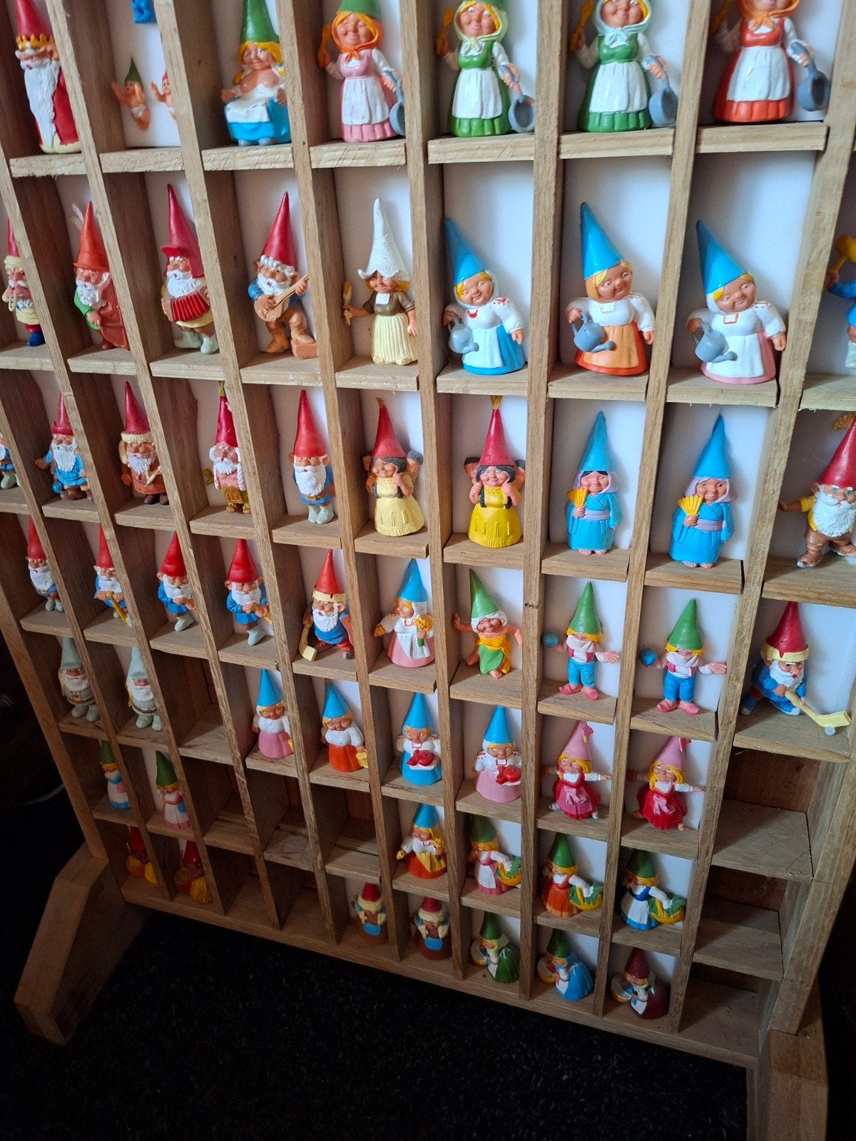 Grote David de Kabouter collectie met eikenhouten kast, Ophalen, Gebruikt