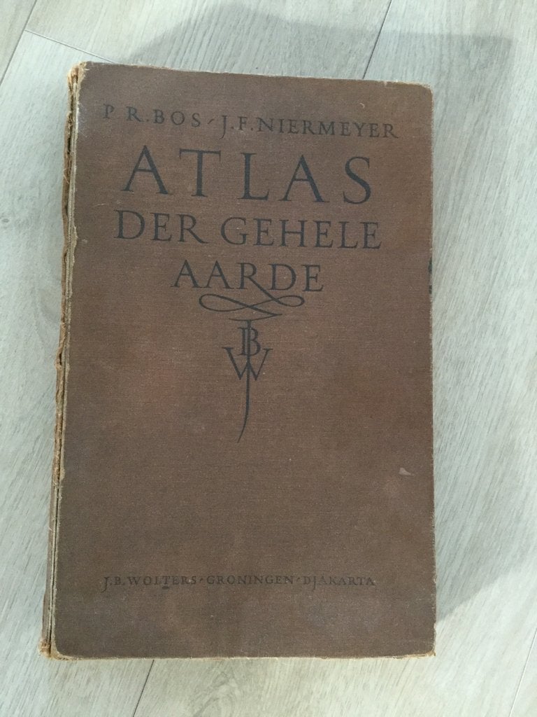Atlas der gehele aarde, Boeken, Gelezen, Overige atlassen, Ophalen of Verzenden, 1800 tot 2000