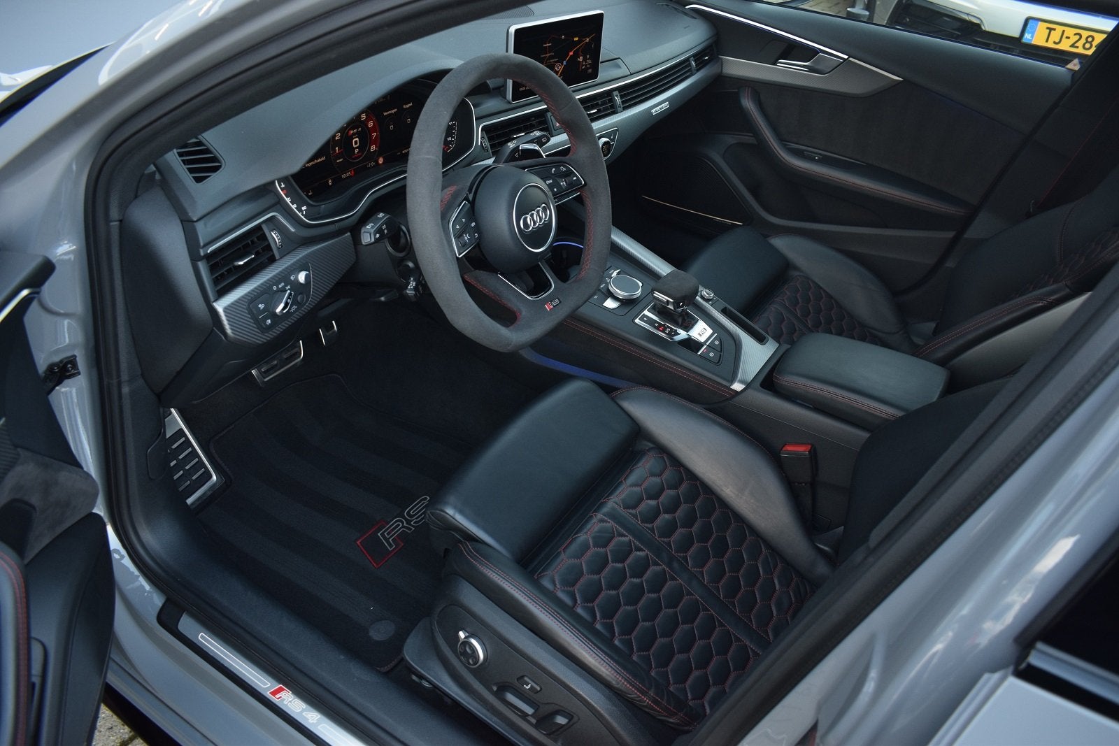 Foto 4 van Audi RS4 2.9 TFSI 450pk Quattro Pano | HUD | Milltek | 360 c
