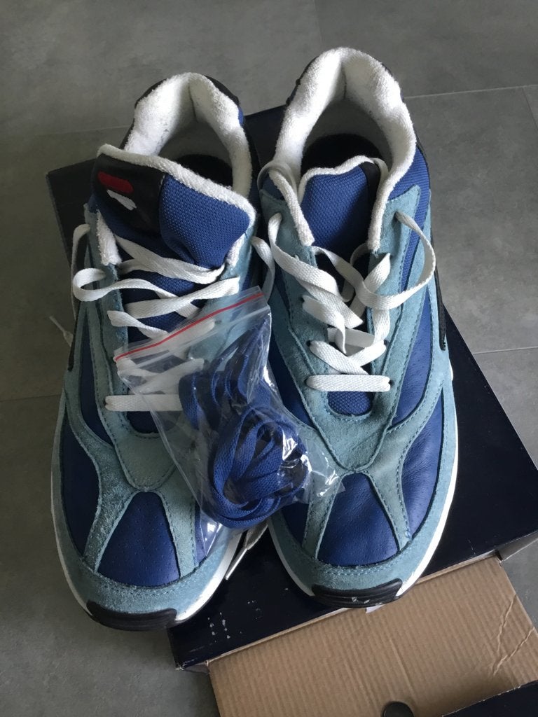 FILA V94M LOW schoenen - sneakers, Kleding | Heren, Schoenen, Blauw, Sportschoenen, Ophalen of Verzenden, Zo goed als nieuw