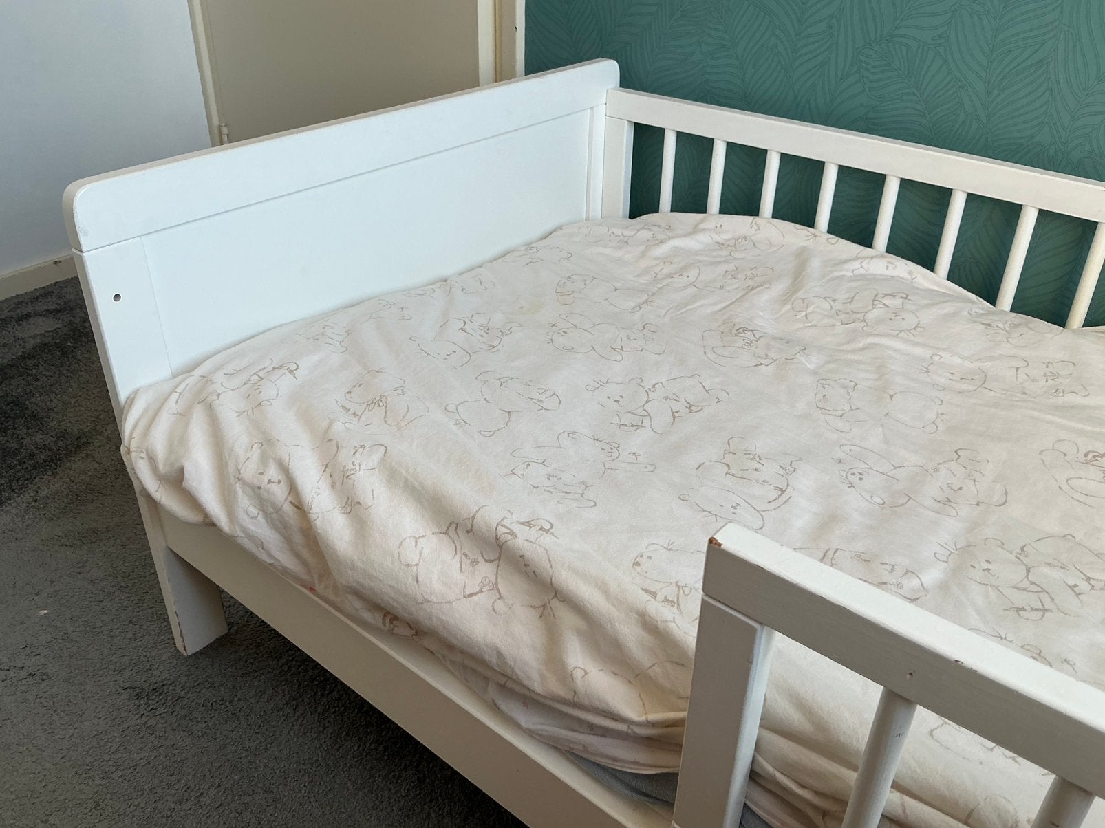 Peuterbedje wit .Matras nieuw., Ophalen, 70 tot 85 cm, Zo goed als nieuw, Minder dan 140 cm