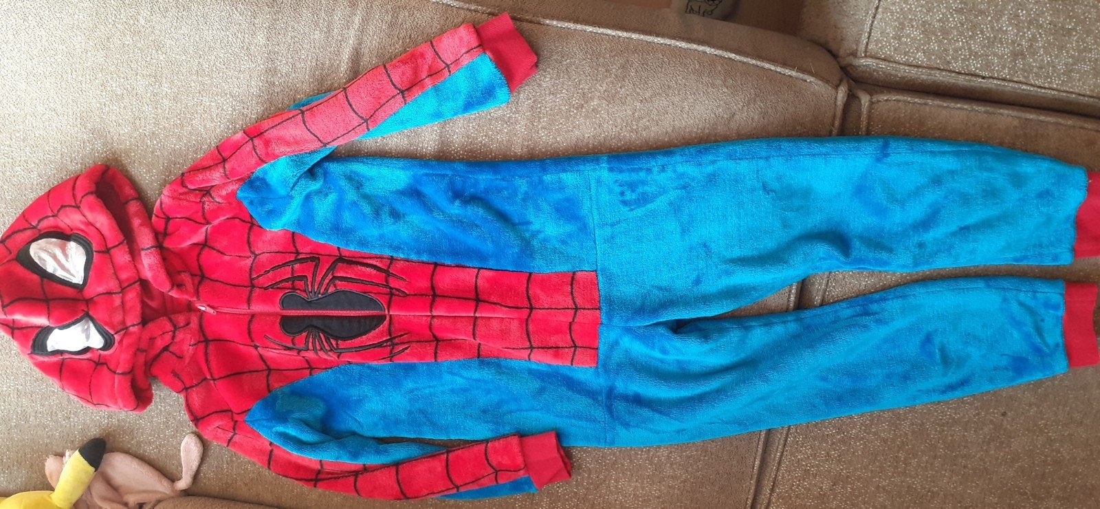 Spiderman pak maat 128 past ook bij 122/128, Ophalen of Verzenden, Zo goed als nieuw, Jongen