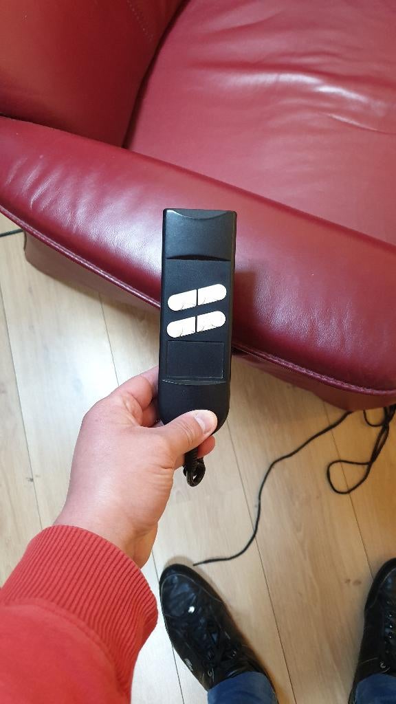 Elektrische stoel, Huis en Inrichting, Stoelen, Ophalen, Leer, Zo goed als nieuw, Eén
