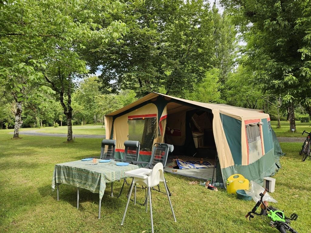 Trigano Vendome vouwwagen – veel ruimte, technisch in orde, Caravans en Kamperen, Ophalen, Trigano, Beige, Aanwezig