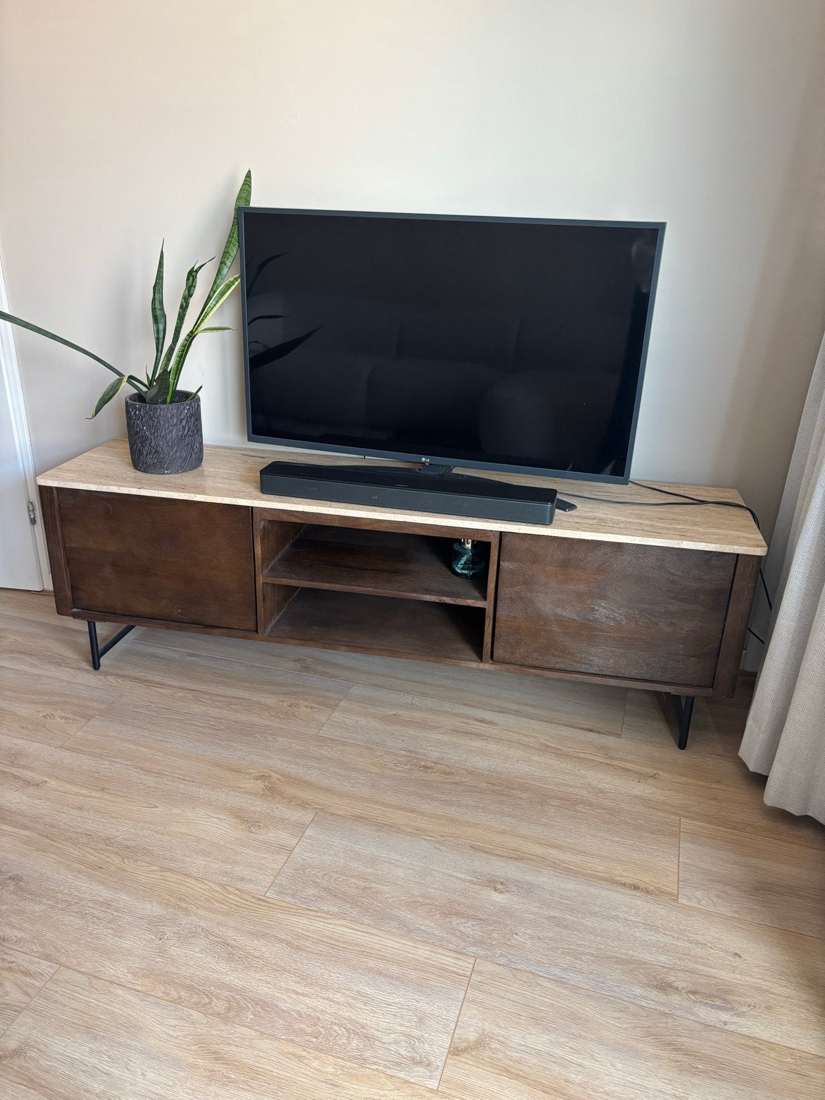 Stijlvol TV-meubel met travertin blad, Ophalen, 150 tot 200 cm, Zo goed als nieuw, Minder dan 100 cm