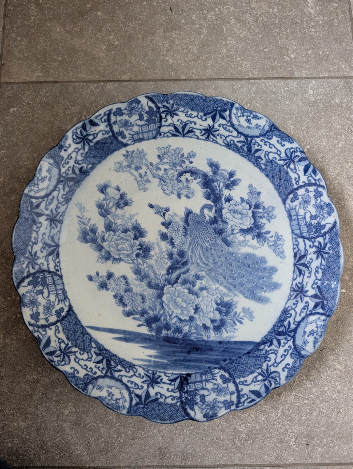 Antiek Japans Imari Porseleinen Schotel met Pauw en Bloemen, Antiek en Kunst, Ophalen of Verzenden