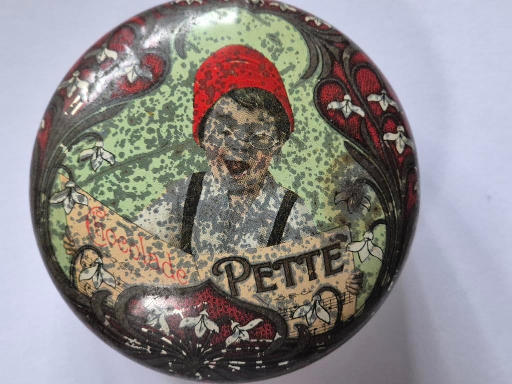 Pette chocolade blik Wormerveer Jongen met bril, Verzamelen, Blikken, Ophalen of Verzenden, Gebruikt, Overige