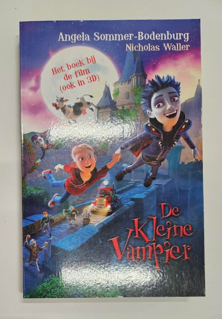 Angela Sommer-Bodenburg - De kleine vampier  filmeditie, Boeken, Fictie algemeen, Ophalen of Verzenden, Zo goed als nieuw, Angela Sommer-Bodenburg