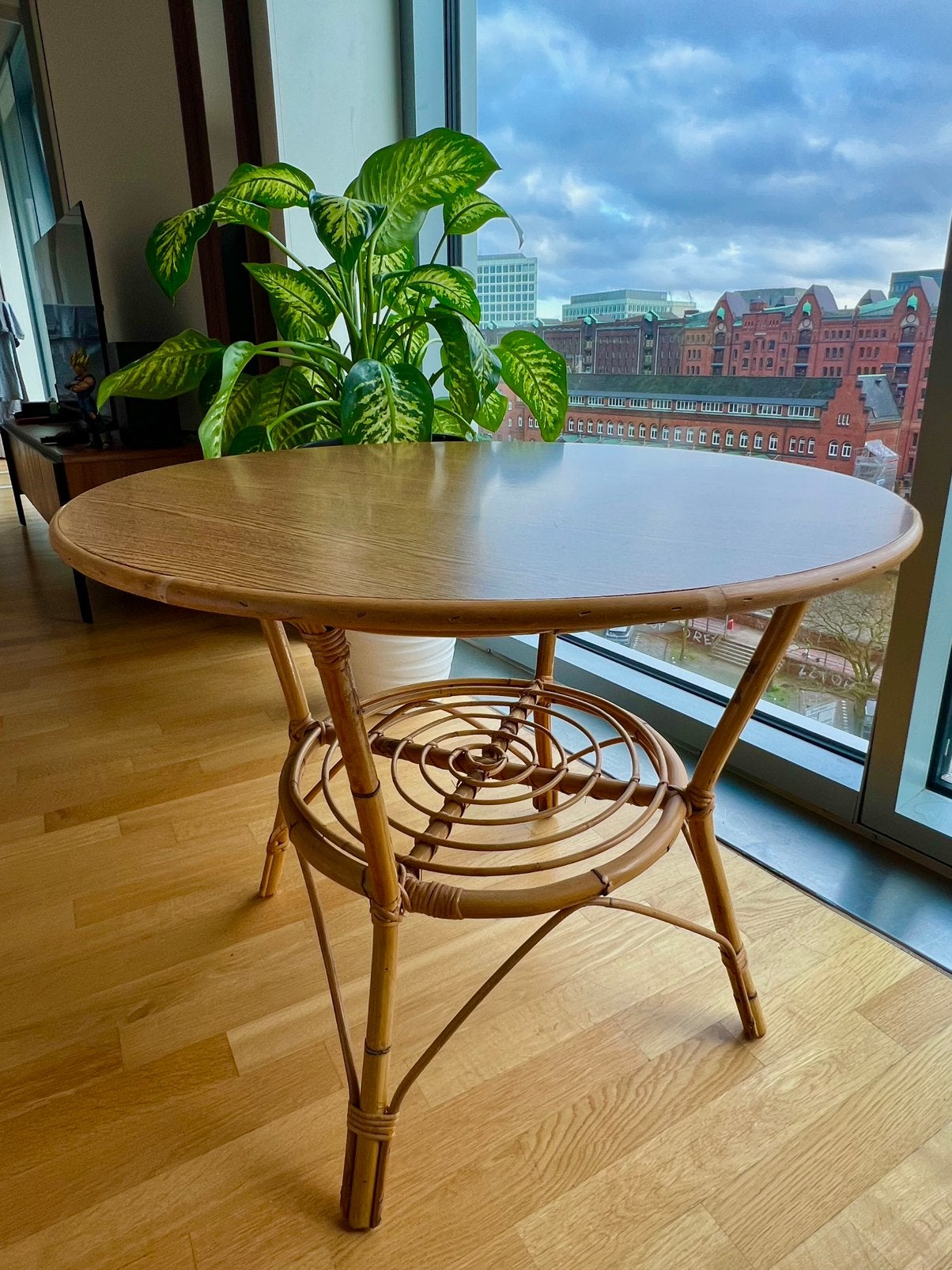 Vintage jaren 70 koffietafel bamboe walnoot, Ophalen of Verzenden, Zo goed als nieuw, Rond, Overige materialen