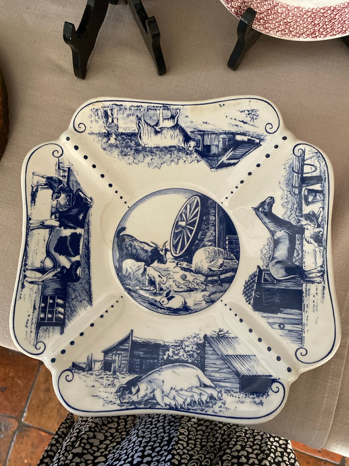 Delfts Blauw Wandbord 'De Vallei 1990' met Boerderijtaferele, Ophalen of Verzenden