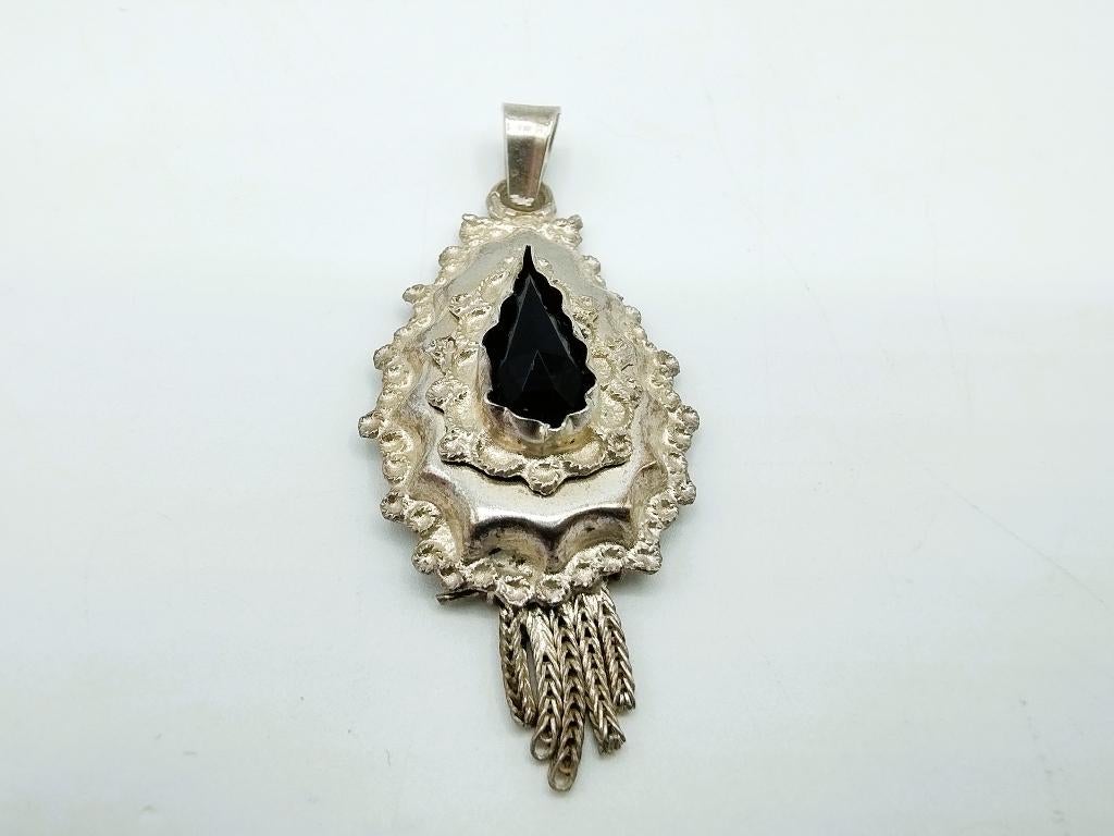 Zilveren (rouw) klederdracht hanger met git, Sieraden, Tassen en Uiterlijk, Antieke sieraden, Verzenden, Zilver, Hanger
