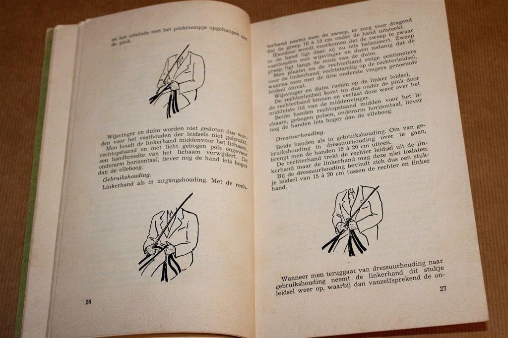 Mennen met Eén- & Tweespan — Zeldzame Officiële Gids [1955], Boeken, Ophalen of Verzenden, Gelezen, Honden