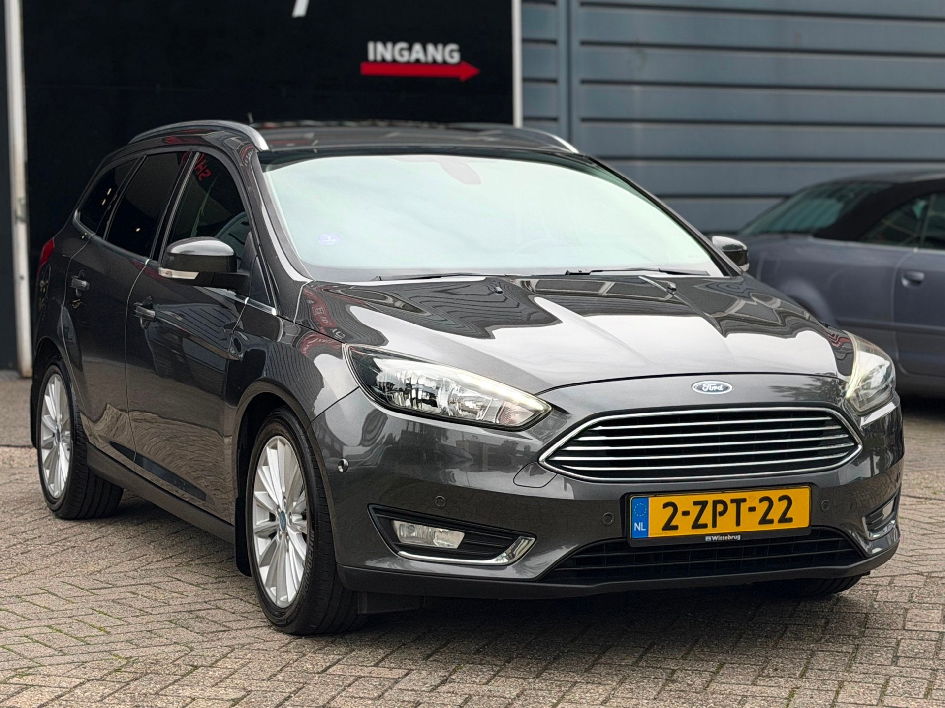 Ford Focus Wagon 1.0 First Edition NAVI/LED/PDC/6-BAK/CRUISE, Auto's, Dealer onderhouden, Gebruikt, Origineel Nederlands, Handgeschakeld