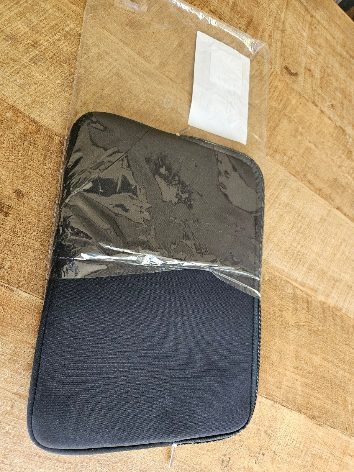 Nieuwe laptophoes - Zwart, beschermend, Computers en Software, Laptophoezen, Ophalen of Verzenden, 15 inch, Nieuw, Onbekend