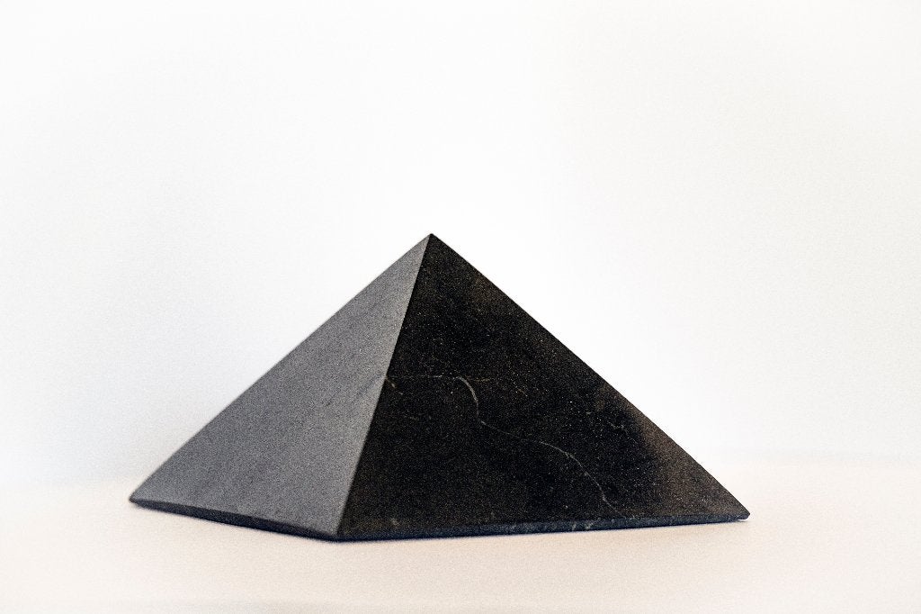 Shungiet pyramide groot, Ophalen of Verzenden, Mineraal