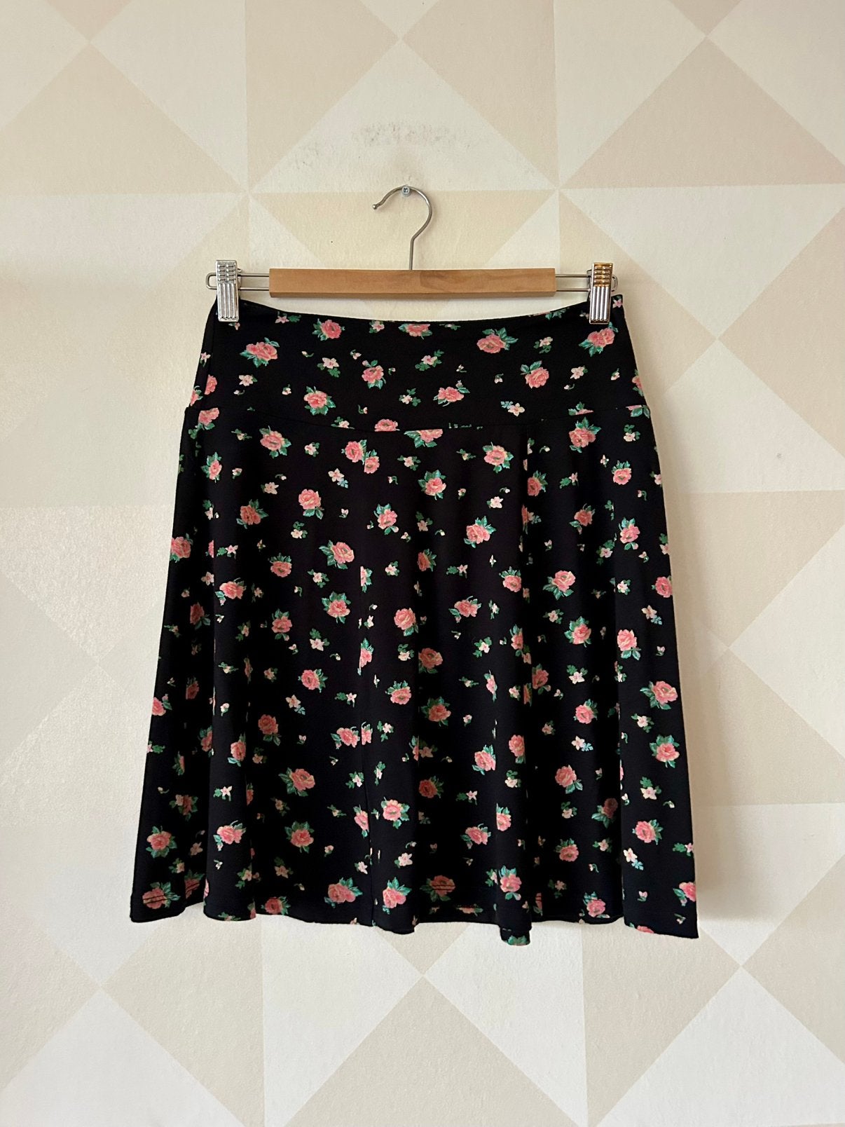 King Louie Border Skirt rok zwart roze roos S/36 zgan, Zwart, Ophalen of Verzenden, Zo goed als nieuw, Knielengte
