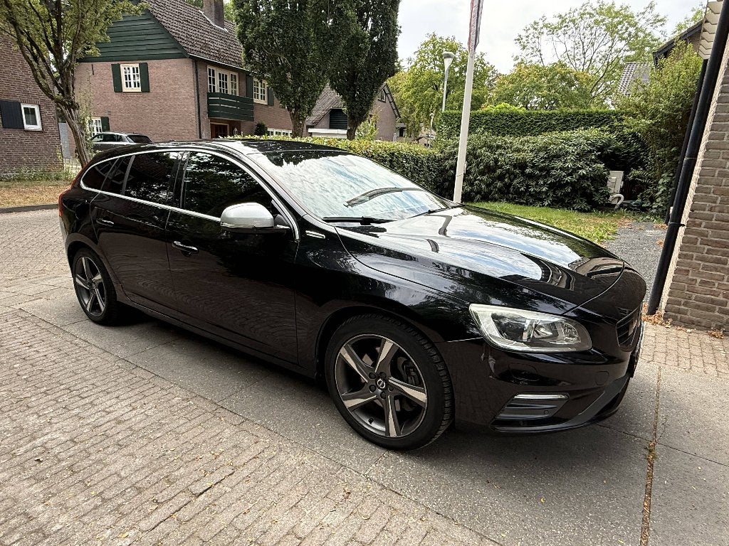 Volvo V60 D6 Plug-in Hybrid 2015 Zwart, Automaat, 1849 kg, 1800 kg, Zwart