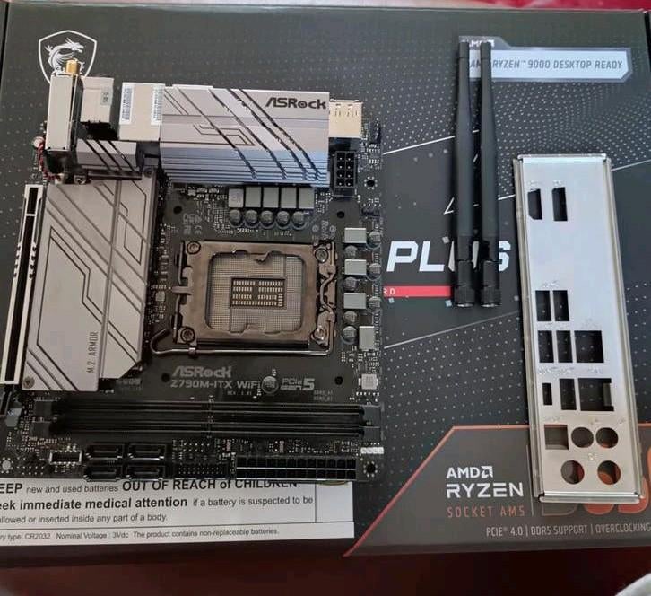 ASRock Z790M-ITX WiFi Moederbord - LGA 1700, DDR5, Computers en Software, LGA 1700, Ophalen of Verzenden, Zo goed als nieuw, Mini-ITX