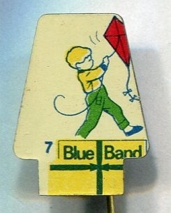 Blue Band boter vlieger blik misdruk speldje ( L_055), Verzenden, Zo goed als nieuw, Merk, Speldje of Pin